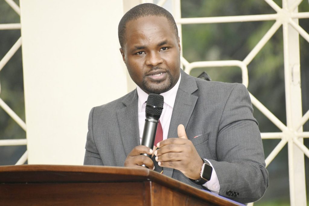 Dr. Busingye Kabumba, Senior Lecturer and Ag. Director – Human Rights and Peace Centre, School of Law, conveying his thanks message to the EACJ High Level Delegation.