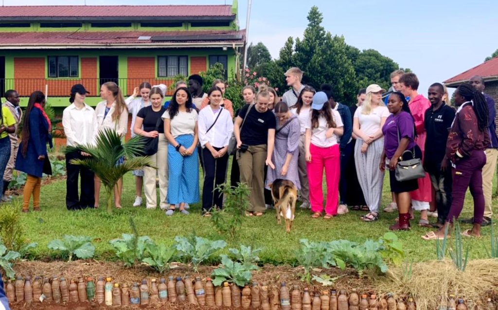 Students pose for a group photo during the visit to Jangu International.