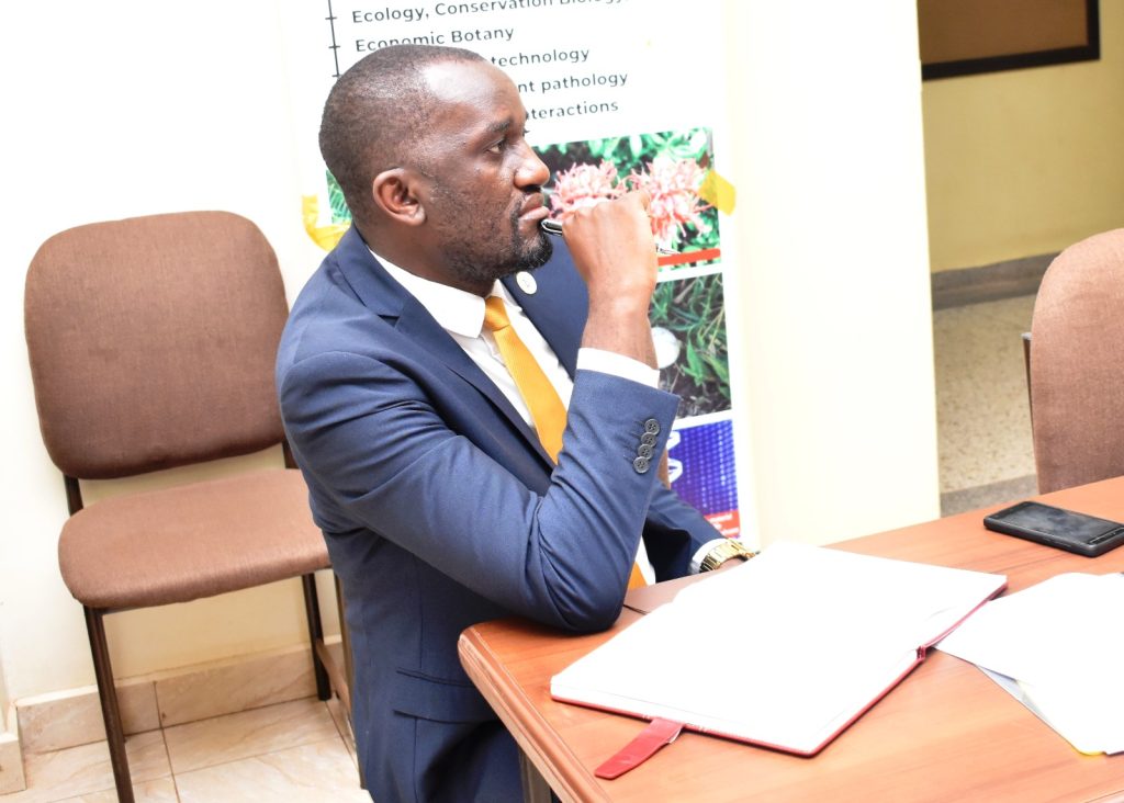 The Deputy University Secretary, Mr. Simon Kizito during the meeting between CoNAS leaders and Council Members.