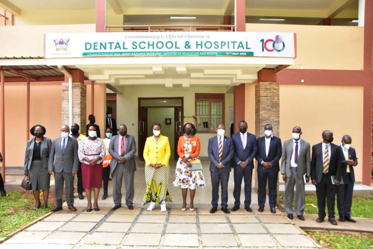 Hon. Janet K. Museveni (5th L) with Mrs. Lorna Magara (6th L), Prof. Barnabas Nawangwe (6th R) and other officials at the Dental School and Hospital, Main Campus, Makerere University on 17th May 2022.