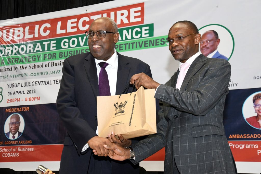 The DVCAA-Prof. Umar Kakumba (Right) presents Mak Souvenirs to Mr. Japheth Katto (Left) after he delivered the public lecture. 