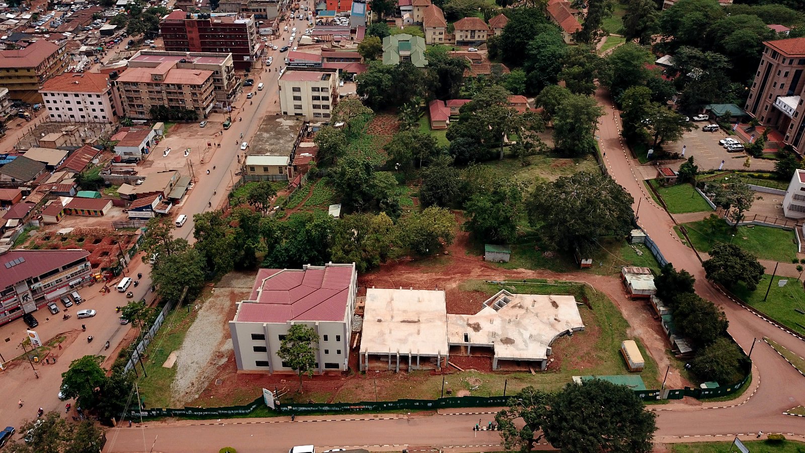 An aerial view of the Makerere University School of Public Health construction site on the Main Campus. To the Right is the Infectious Diseases Institute (IDI) and in the background are Dag Hammaskjold Hall (Green roof) and University Hall (Brown tiles).