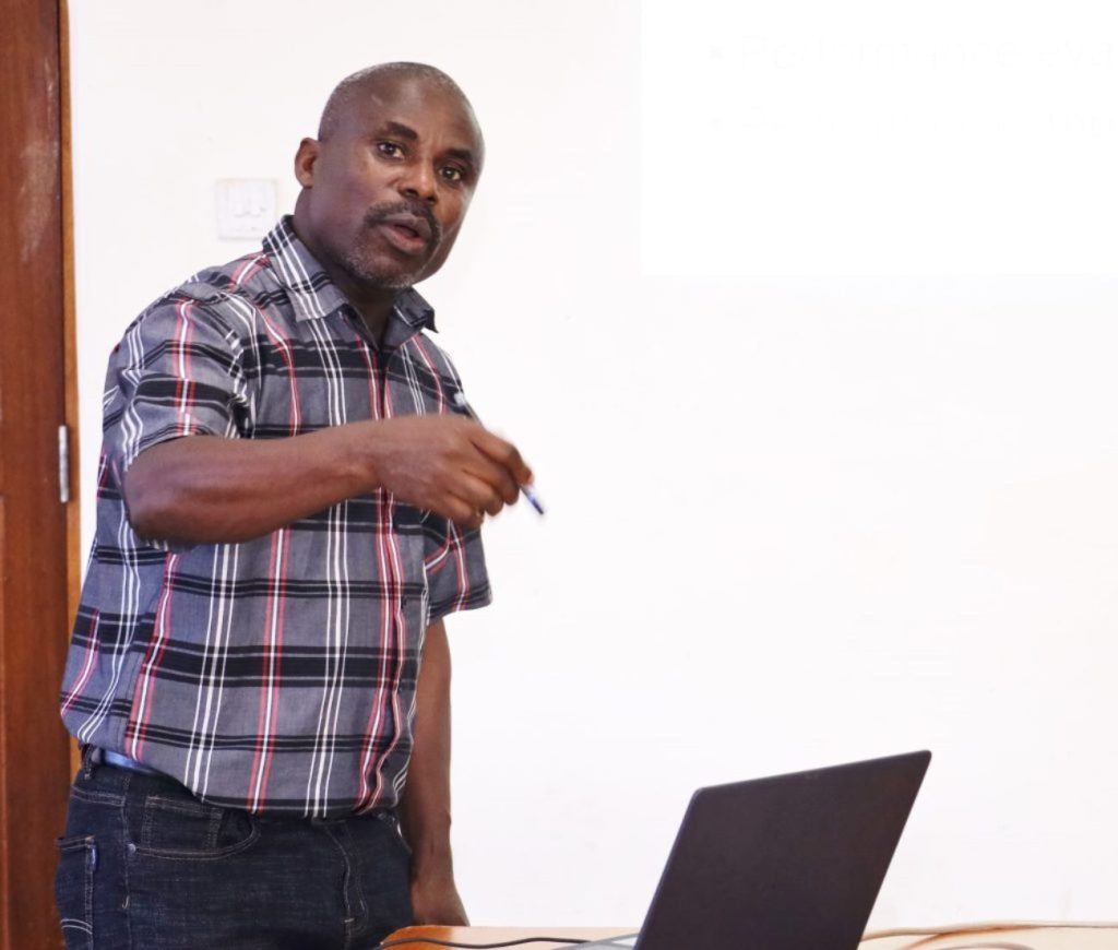 Mr. Deus Tayari Mujuni presenting during the workshop. CoCIS, Makerere University, Kampala Uganda.