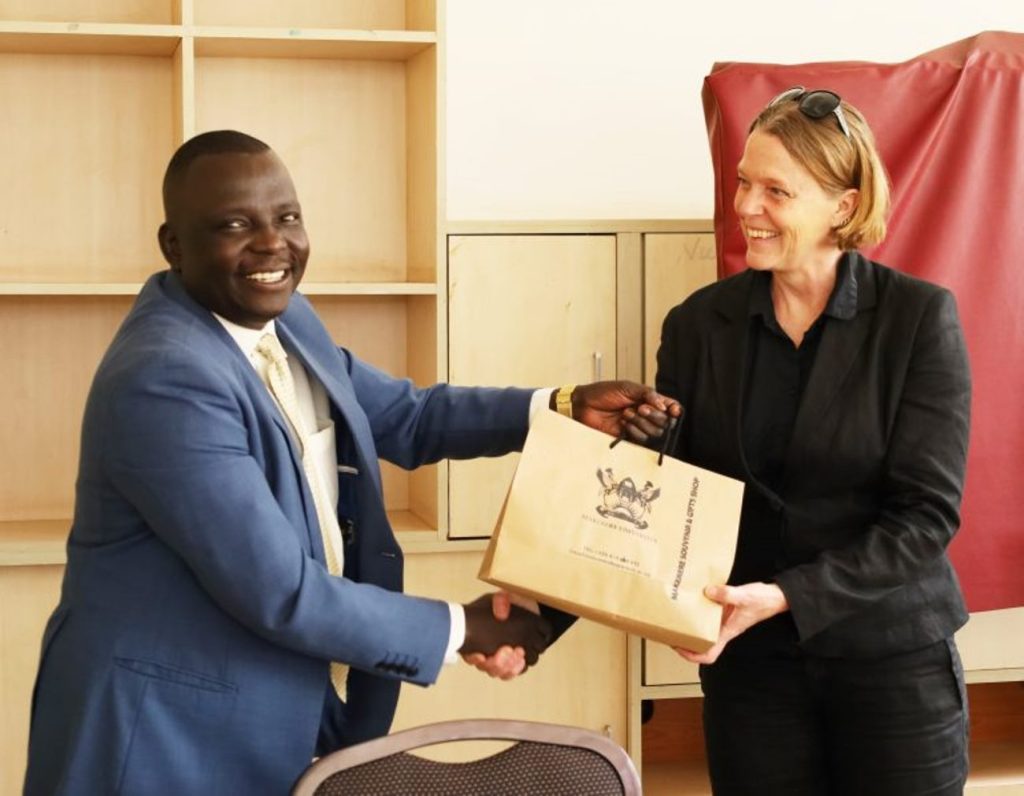 Prof. Obura handing over a gift to Veronica Trépagny. EASLIS, CoCIS, Makerere University, Kampala Uganda.