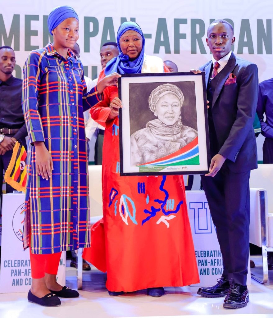 H.E. Fatoumata Jallow-Tambajang (Centre) receives a portrait from 89th Guild President, H.E. Maseruka Robert (Right) and Finance Minister, Ms. Kiranda Sharifah (Right). 8th June 2023, Yusuf Lule Central Teaching Facility Auditorium, Makerere University, Kampala Uganda.