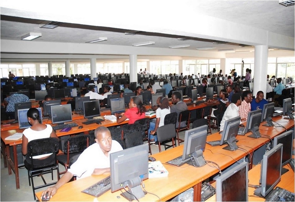 Students in one of the computer labs at the College of Computing and Information Sciences (CoCIS). Makerere University, Kampala Uganda.