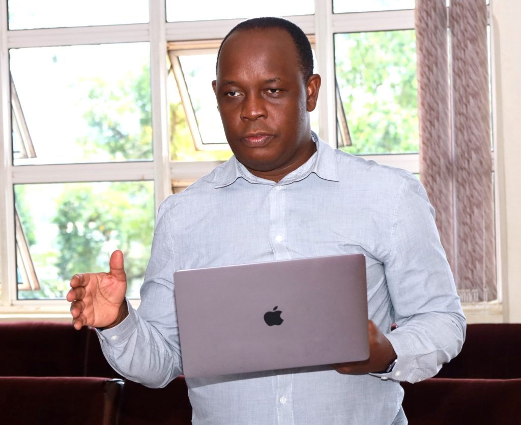 Deputy Principal CoCIS Dr. Peter Nabende making the closing remarks. Conference Hall, Level 4, Block A, College of Computing and Information Sciences (CoCIS), Makerere University, Kampala Uganda, East Africa.