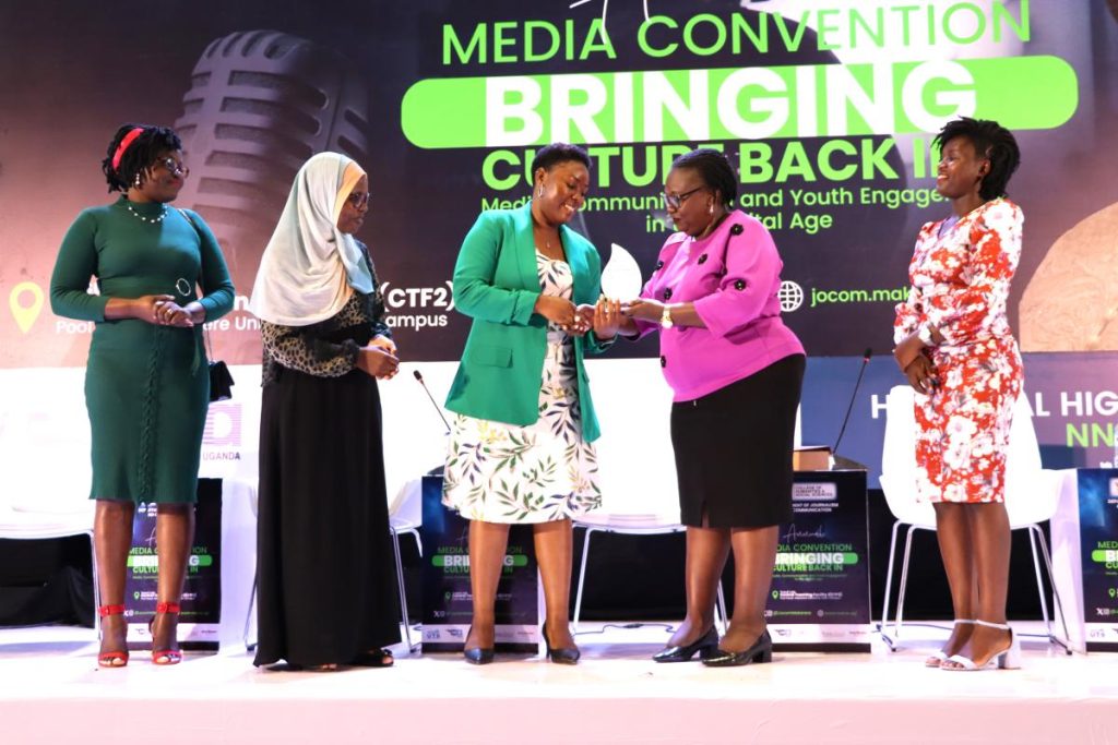 Winner PRAU Award Kababikira Mary receiving it from Ms. Helen Kawesa (2nd Right). Annual Media Convention, 12th October 2023, Yusuf Lule Central Teaching Facility Auditorium, Makerere University, Kampala Uganda, East Africa.