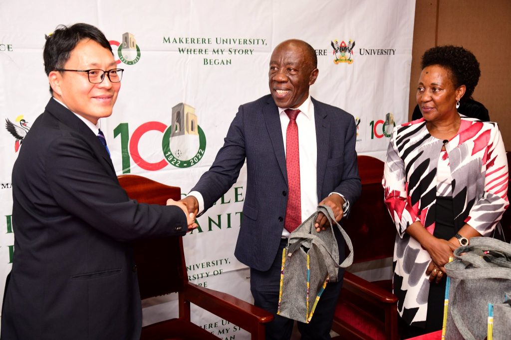 Prof. Henry Alinaitwe (Centre) flanked by Prof. Gorettie Nabanoga (Right) presents an assortment of Makerere University Souvenirs to a member of the CAU delegation Prof. Si Wei (Left). Council Room, Level 3, Frank Kalimuzo Central Teaching Facility, Makerere University, Kampala Uganda, East Africa.