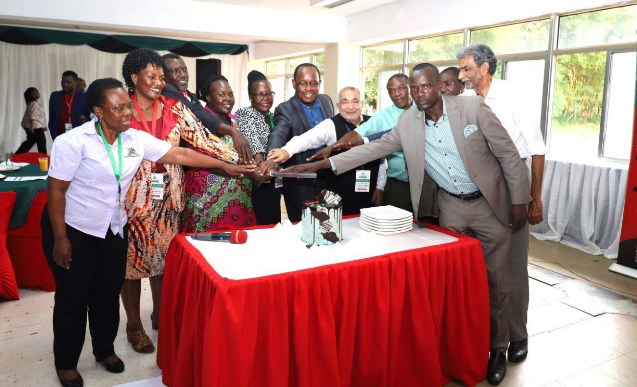 EASLIS Dean, Alumni and staff cutting a cake to celebrate 60 years on 10th November 2023 at Makerere University. Big Lab 2, Block B, College of Computing and Information Sciences (CoCIS), Makerere University, Kampala Uganda, East Africa.