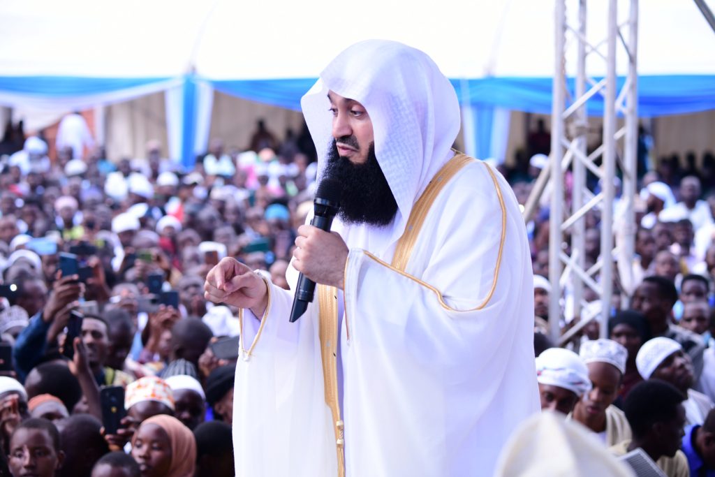 Mufti Menk urged the youth to use social media productively and avoid hate speech. Mufti Menk Visit and Public Lecture, 8th March 2024, Rugby Grounds, Makerere University, Kampala Uganda, East Africa.