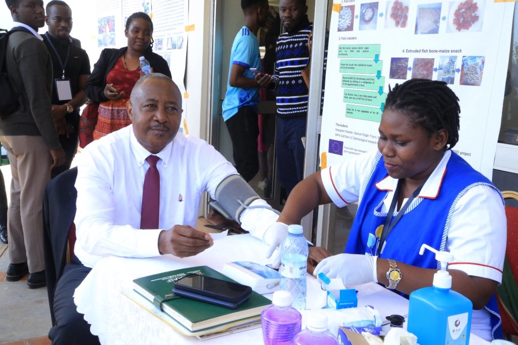 Mr. Steven Byantware, MAAIF Director for Crop Resources taking different tests during the clinical screening session. Funded to the tune of 7 million euros by the European Commission within the Horizon 2020 programme, and led by Alma Mater Studiorum – University of Bologna (Italy), FoodLAND project Research Dissemination for Wakiso District, 29th July 2024, School of Food Technology, Nutrition and Bioengineering, Conference Hall, Makerere University, Kampala Uganda, East Africa.