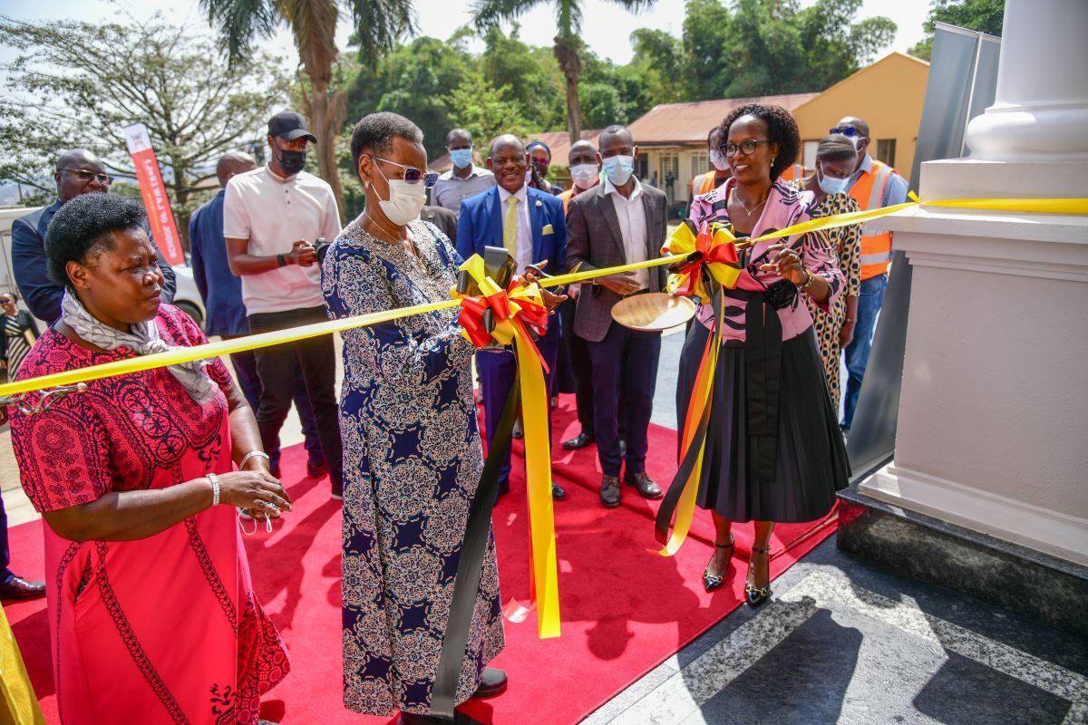 Hon. Janet Kataaha Museveni, First Lady and Minister of Education and Sports cut the ribbon at the opening of the School of Law Building, left is the State Minister for Primary Education Hon. Dr. Joyce Moriku Kaducu and Mak Council Chairperson Mrs. Lorna Magara on the right.