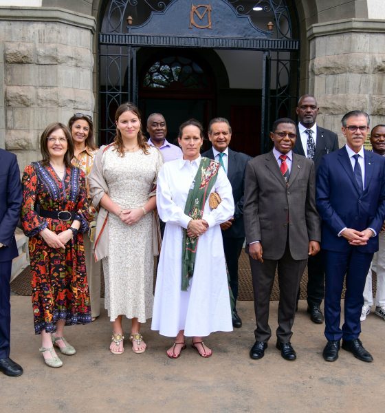 Princess Zahra Aga Khan (Centre) flanked by her daughter Sarah Boyden (to her Left) and Prof. Buyinza Mukadasi (to her Right) poses for a group photo with members of her delegation and Staff at the Main Building Entrance. Visit by Princess Zahra Aga Khan, a Member of the Board of Directors of the Aga Khan Development Network (AKDN), Trustee of the Aga Khan University (AKU) and eldest daughter of the Late Aga Khan IV, 20th February 2025, Makerere University, Kampala Uganda, East Africa.