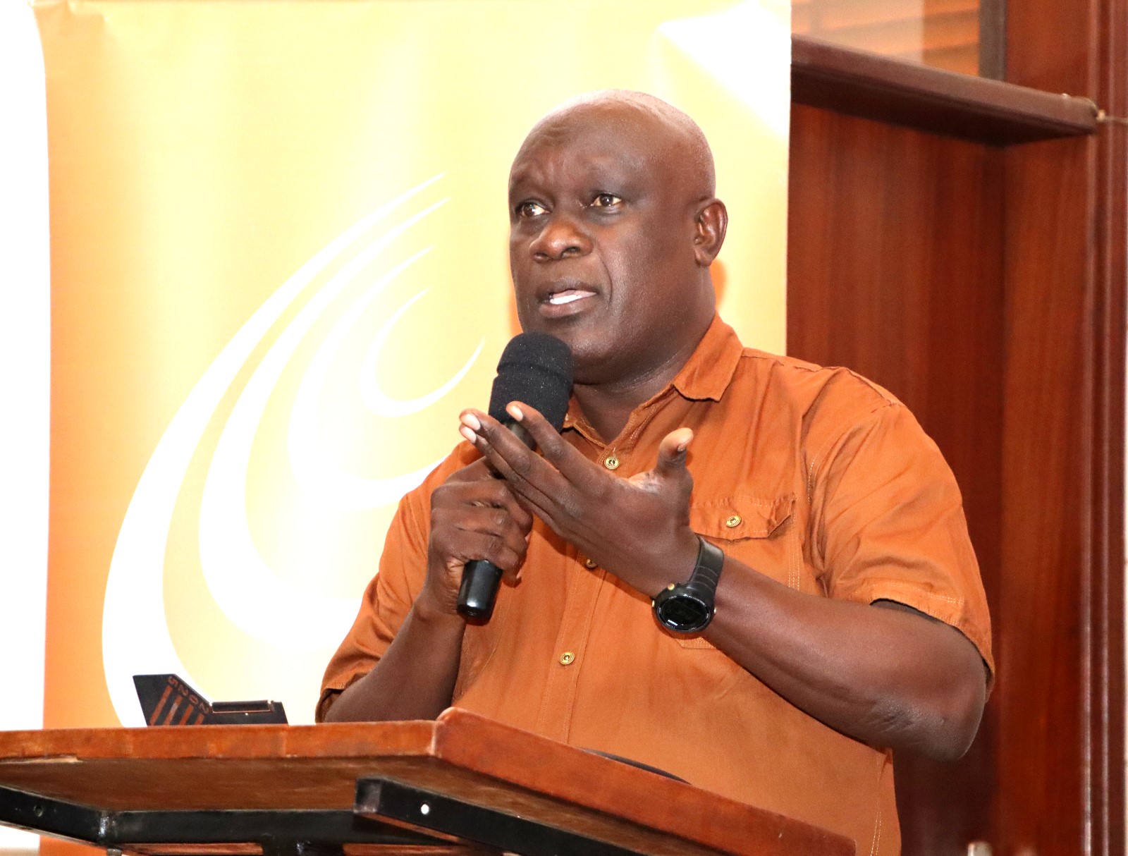 Charles Bichachi addressing the participants. Uganda Media Sector Working Group in collaboration with Makerere University Department of Journalism and Communication, CIPESA, Oslo Metropolitan University, the Uganda Human Rights Commission, the African Centre for Media Excellence, UNESCO, the Uganda Media Council, and Media Focus on Africa commemorating World Press Freedom Day, global theme “Defending the Truth in an Age of Polarization and Distrust”, 6th May 2025, CEDAT Conference Hall, Kampala, East Africa.