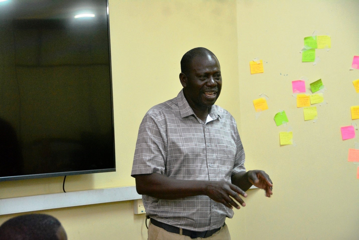 Prof. Vincent Muwanika moderated the sessions during the discourse. Leading agricultural experts and stakeholders high-level roundtable discussion on climate-smart initiatives and livestock feed innovations in Uganda hosted May 2025 at the College of Veterinary Medicine, Animal Resources and Biosecurity (CoVAB), Makerere University, Kampala, Uganda, East Africa.