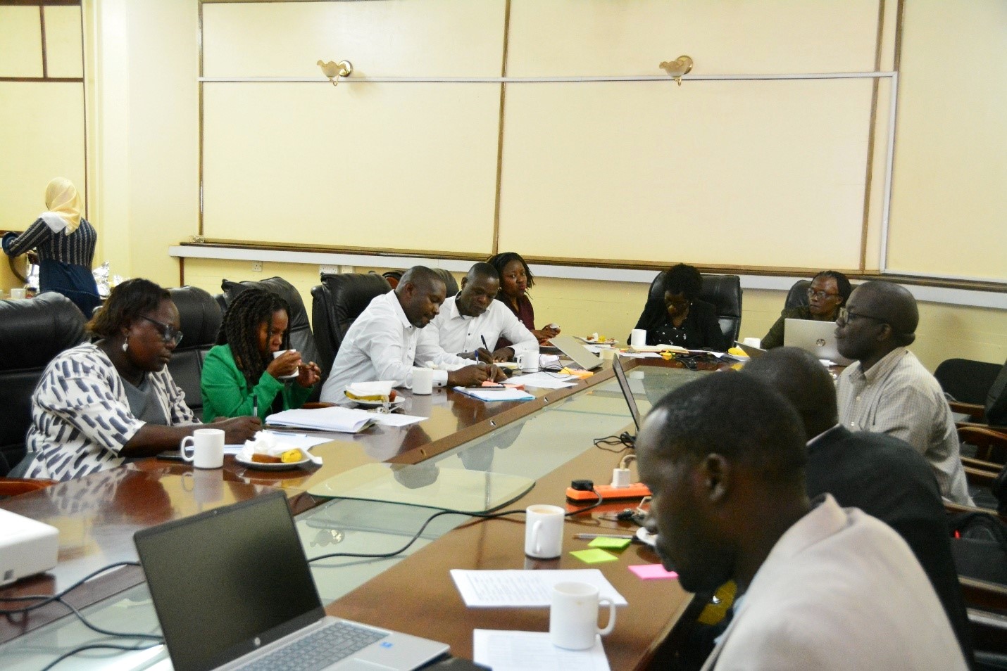 Participants at the roundtable discussion on climate-smart initiatives and livestock feed innovations in Uganda in the E-Boardroom at CoVAB. Leading agricultural experts and stakeholders high-level roundtable discussion on climate-smart initiatives and livestock feed innovations in Uganda hosted May 2025 at the College of Veterinary Medicine, Animal Resources and Biosecurity (CoVAB), Makerere University, Kampala, Uganda, East Africa.