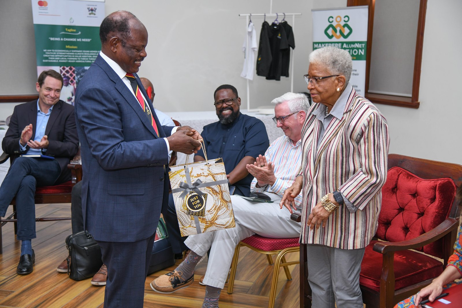 Prof. Nawangwe presenting a souvenir to H.E. Ellen Johnson at the end of her visit to Makerere University. Mastercard Foundation Board Inaugural visit to Makerere University led by H.E. Ellen Johnson Sirleaf, former President of Liberia, 17th June 2025, Kampala Uganda, East Africa.