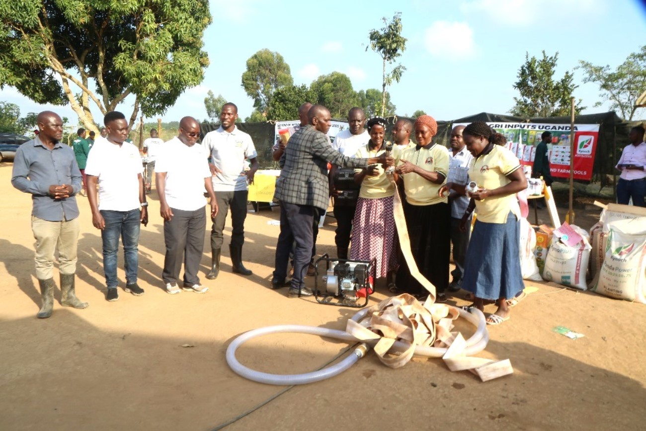 Dr. Miiro handing over a drag hose sprinkler, an innovation by students from the Department of Agricultural and Biosystems Engineering, CAES to Bakyala Kulakulana Self Help Group in Masaka District. College of Agricultural and Environmental Sciences (CAES) at Makerere University, Kampala Uganda, East Africa revitalization of internship programme for 51 students at Mbulamu Integrated Farm, Mpigi District and Green Valley Farm, Masaka District. Coordinators: Dr. Emmanuel Opolot, Dr. Gabriel Karubanga.