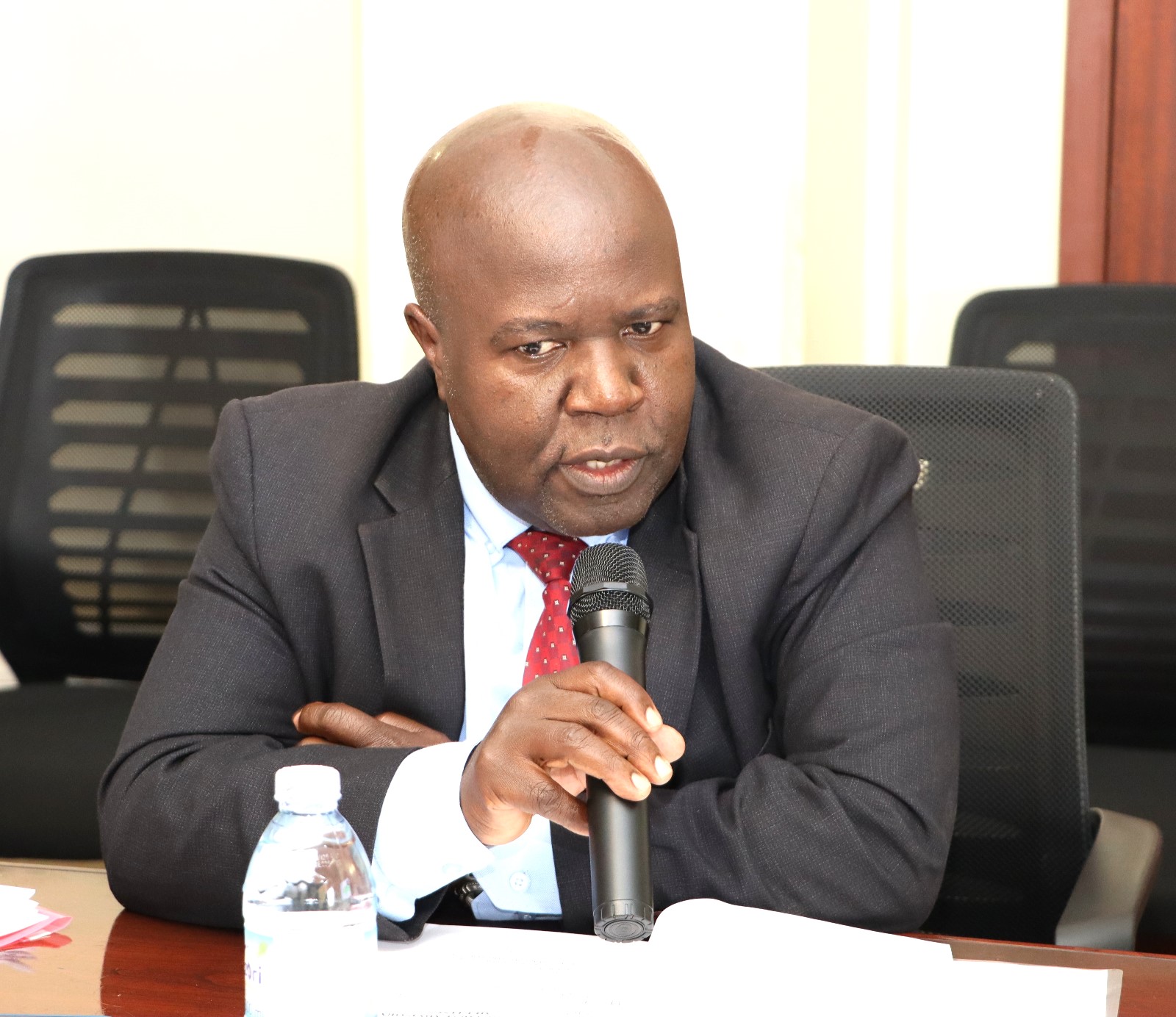 Apollo Kaggwa from the National Planning Authority making suggestions. Environment for Development Initiative–Makerere University (EfD-Mak) Centre 2nd Advisory Board Meeting calls for expanded scope and sustainable funding for the center’s activities held 16th July 2025 at Yusuf Lule Central Teaching Facility, Kampala Uganda, East Africa.