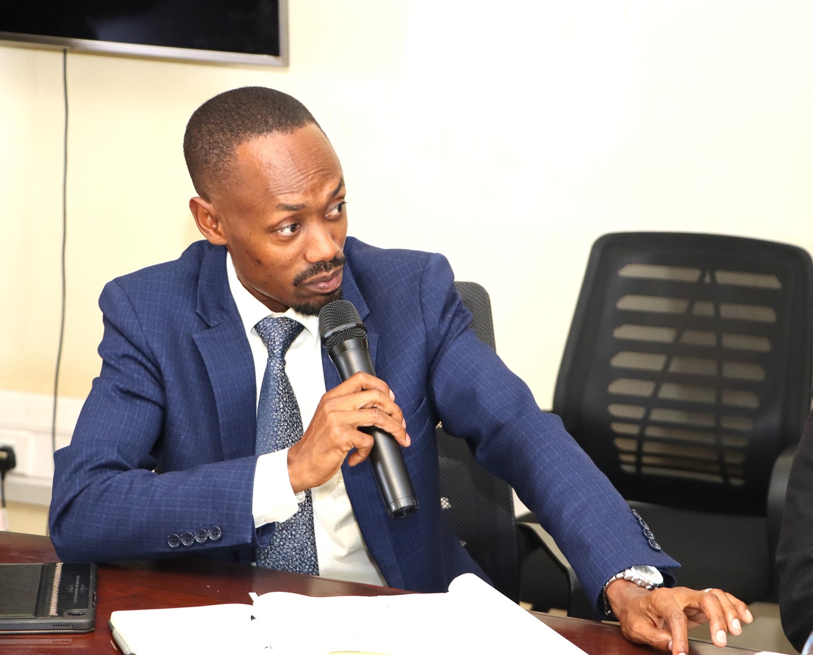 Julius Byaruhanga from the Private Sector contributing. Environment for Development Initiative–Makerere University (EfD-Mak) Centre 2nd Advisory Board Meeting calls for expanded scope and sustainable funding for the center’s activities held 16th July 2025 at Yusuf Lule Central Teaching Facility, Kampala Uganda, East Africa.