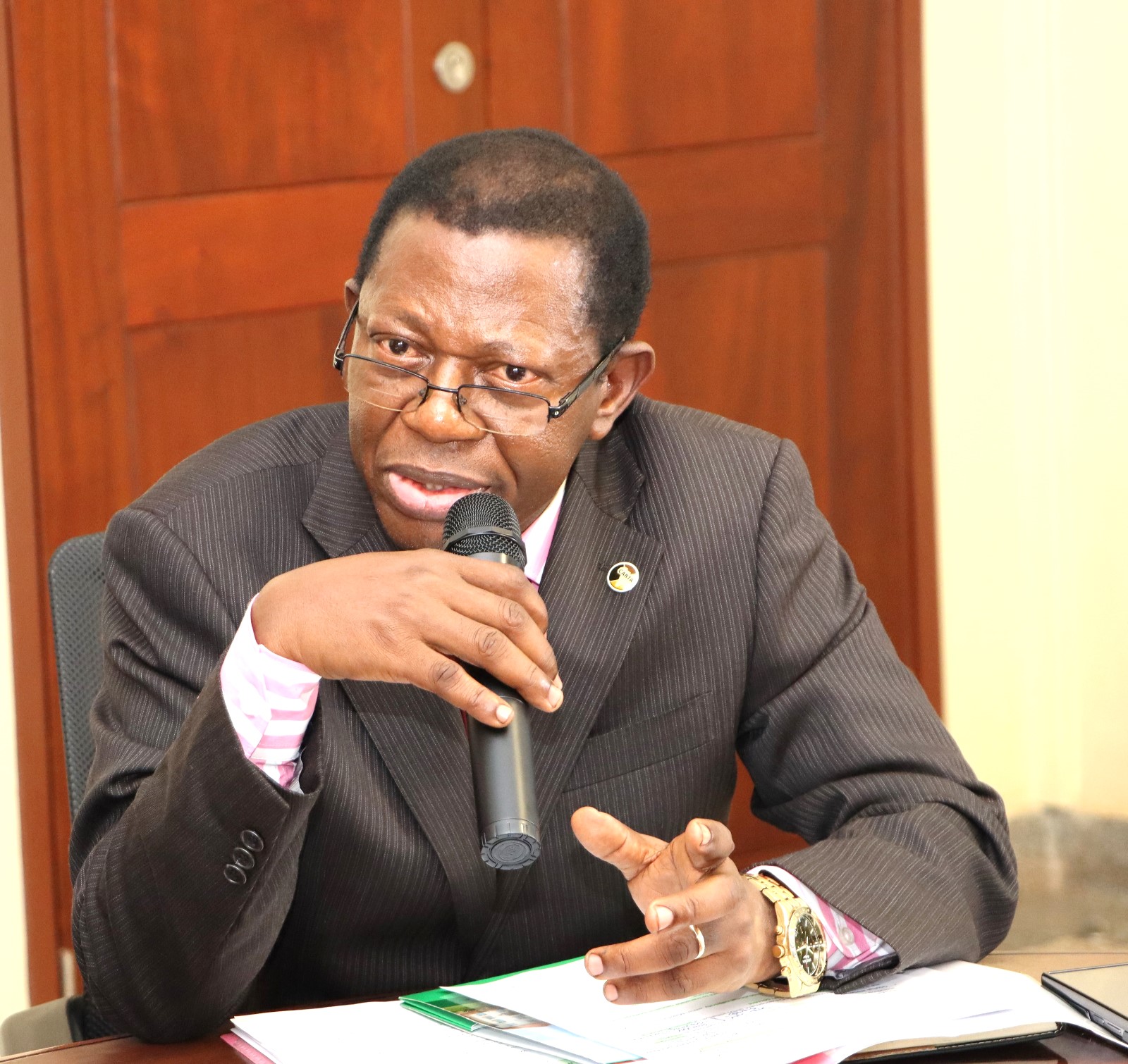 Prof. Buyinza Mukadasi chairing the meeting. Environment for Development Initiative–Makerere University (EfD-Mak) Centre 2nd Advisory Board Meeting calls for expanded scope and sustainable funding for the center’s activities held 16th July 2025 at Yusuf Lule Central Teaching Facility, Kampala Uganda, East Africa.