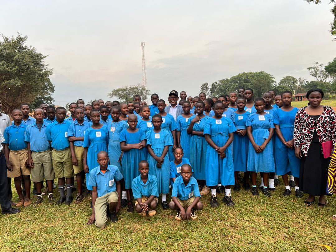 Vice Chancellor, Prof. Barnabas Nawangwe poses with Primary Seven candidates and their teachers at Busia Integrated Primary School.
