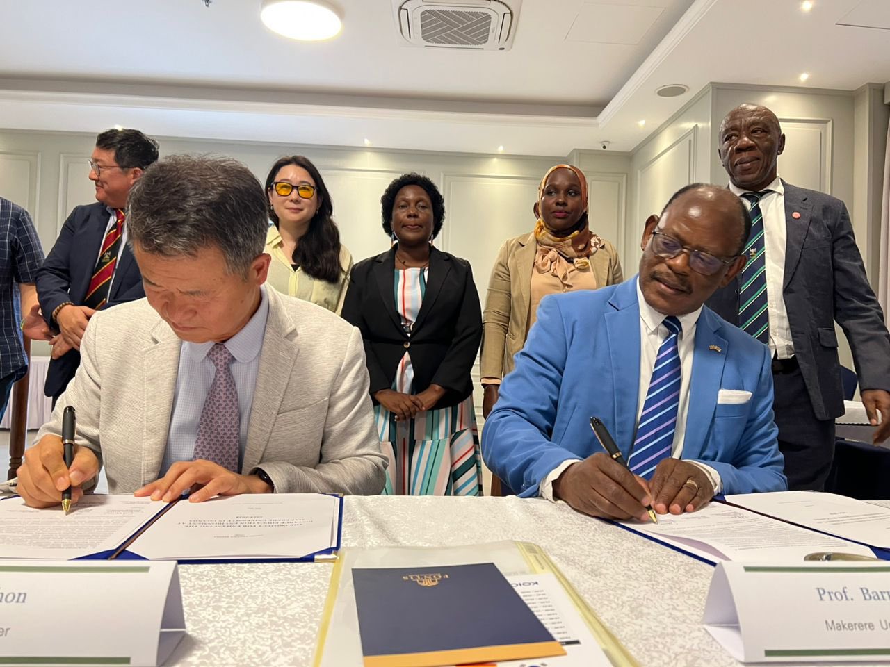 Prof. Barnabas Nawangwe and Dr. JinGo Shon sign the Memorandum of Understanding as other officials witness