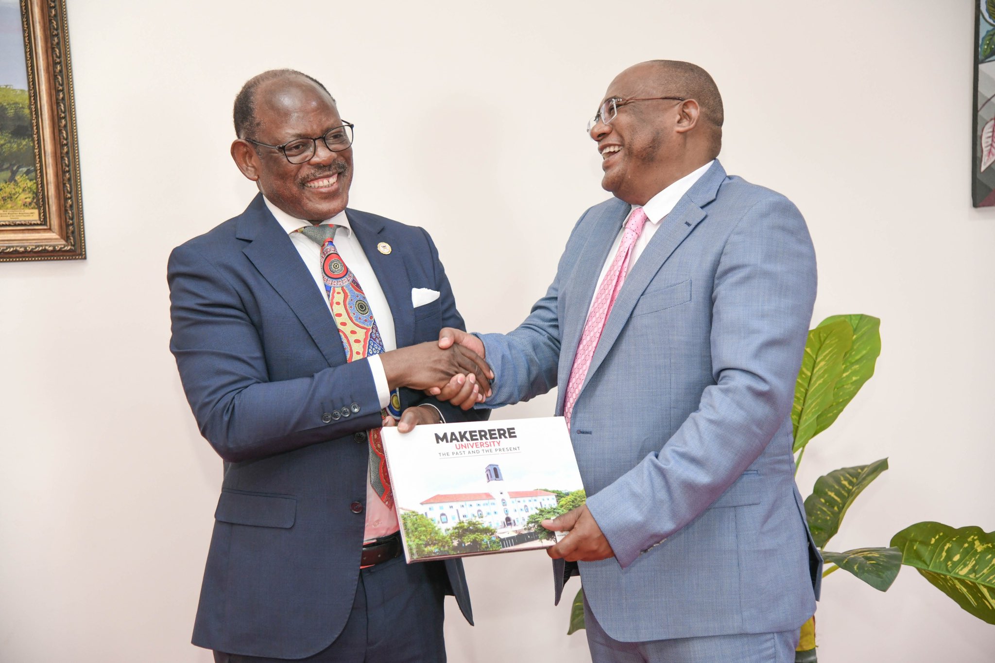 The Vice Chancellor, Prof. Barnabas Nawangwe (L) with the Vice Chancellor from the University of Botswana, Prof. David Norris (R) during a meeting at Makerere University.