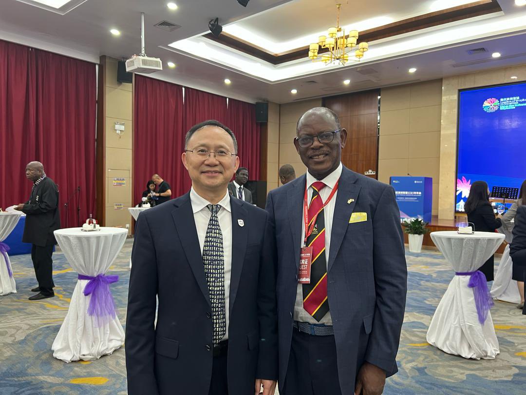 Vice Chancellor, Prof. Barnabas Nawangwe (R) with an official in China.