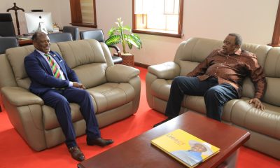 Vice Chancellor, Prof. Barnabas Nawangwe (L) and the former Kenyan President, Mr. Uhuru Kenyatta (R) having a discussion during their meeting at Makerere University.