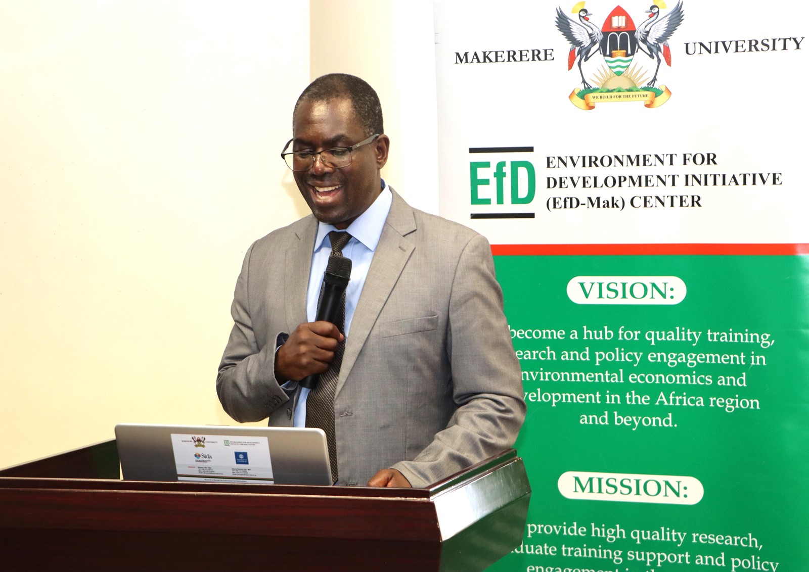 Mchapondwa presenting at Makerere University Uganda. Two-day high-level training for 40 Ugandan government officials on biodiversity conservation, community-based natural resource management, and economic valuation of national parks Organized by EfD Uganda, 20th-21st August 2025, Makerere University, Kampala Uganda, East Africa.