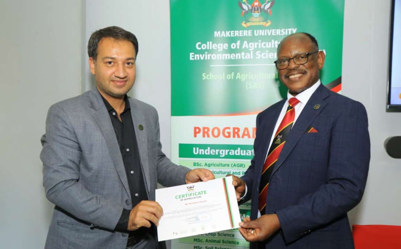 Prof. Barnabas Nawangwe (Right) presents a certificate to Dr. Haris Akram (Left). Makerere University hosts the International Conference and Training Workshop on Food Systems Transformation for Climate Actions (ICTW-FSTCA 2025) under the COMSTECH Forum for Environment and Ecosystem Restoration (CFEER). Closing Ceremony, 29th October 2025, Main Building, Kampala Uganda, East Africa.