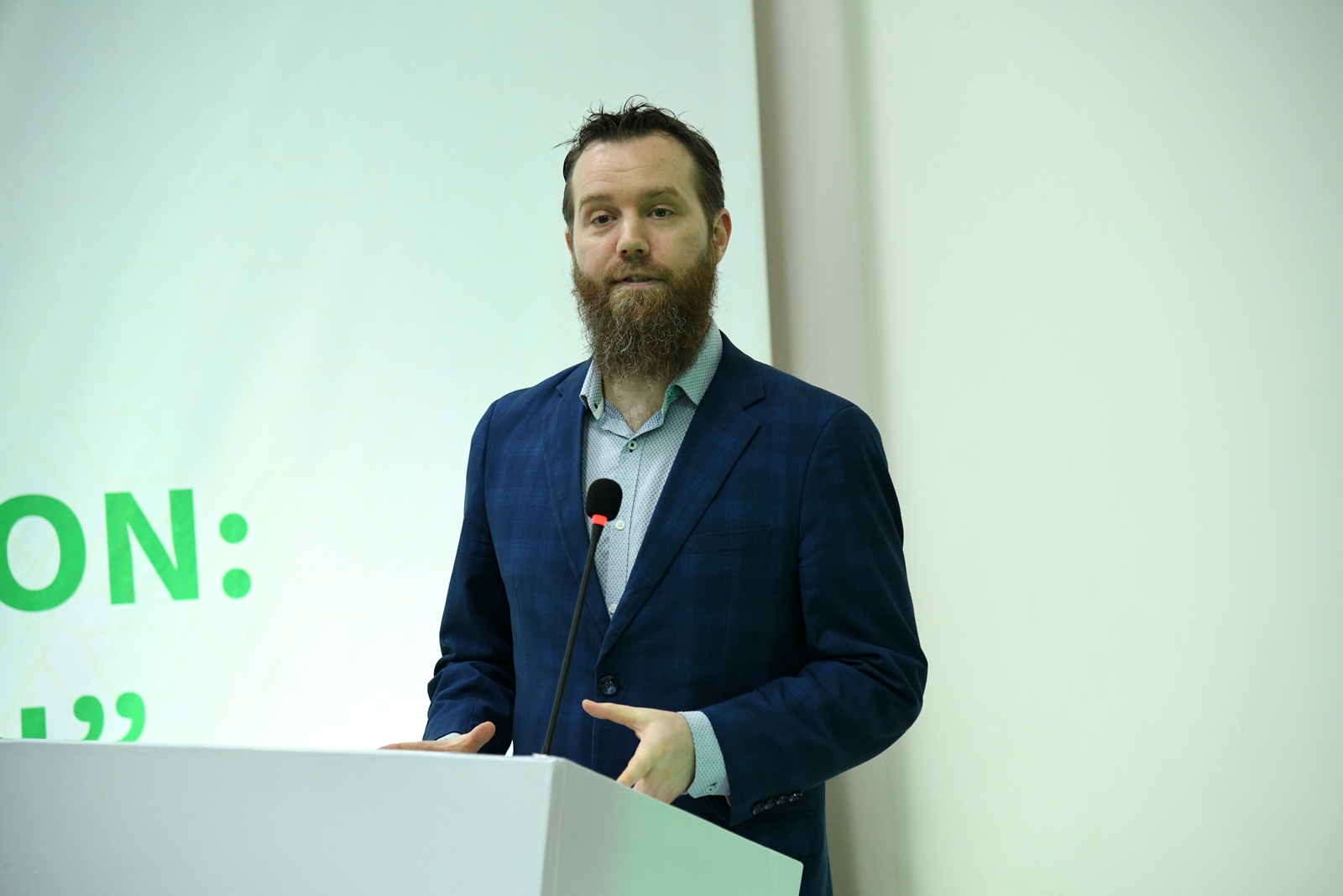 Dr. Logan Cochrane delivers the keynote address. Makerere University hosts the International Conference and Training Workshop on Food Systems Transformation for Climate Actions (ICTW-FSTCA 2025) under the COMSTECH Forum for Environment and Ecosystem Restoration (CFEER). Opening Ceremony, 28th October 2025, Main Building, Kampala Uganda, East Africa.