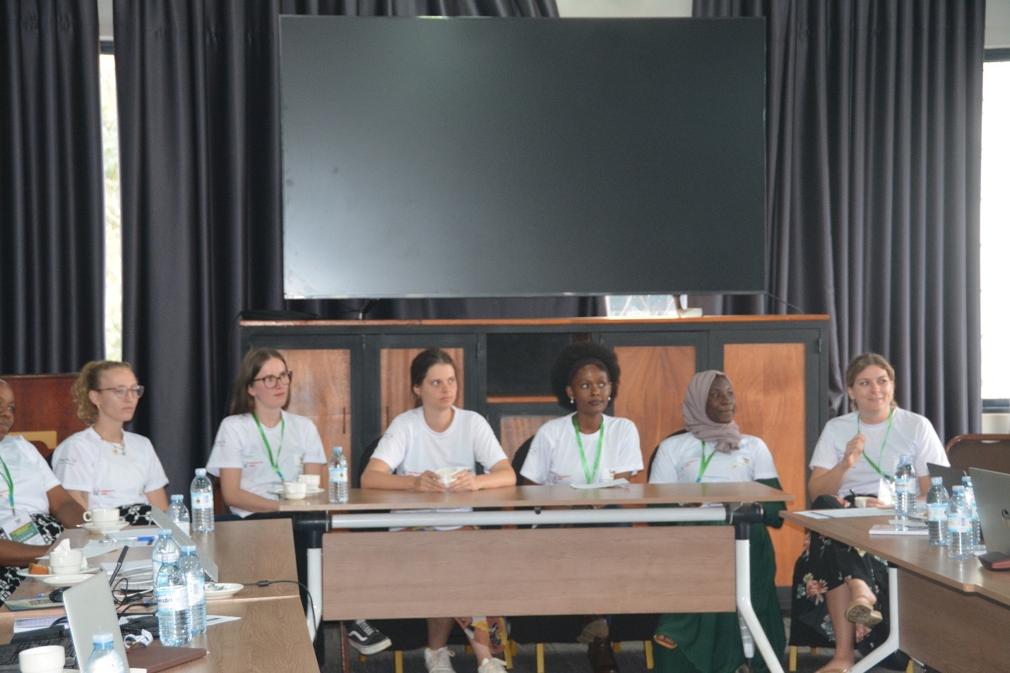 Local and international students react to issues raised after they presented their research concepts during the Launch seminar. Makerere University’s College of Veterinary Medicine, Animal Resources and Biosecurity (CoVAB) inaugurates Tracking Trails project, an ambitious, transnational research initiative that aims to expose the spatiotemporal dynamics of free-roaming dogs and their epidemiological implications, particularly concerning rabies, with expertise from Uganda, Chad, India, Indonesia, and Switzerland, exemplifying an ideal One Health model. 16th October 2025, Fairway Hotel, Kampala Uganda, East Africa.