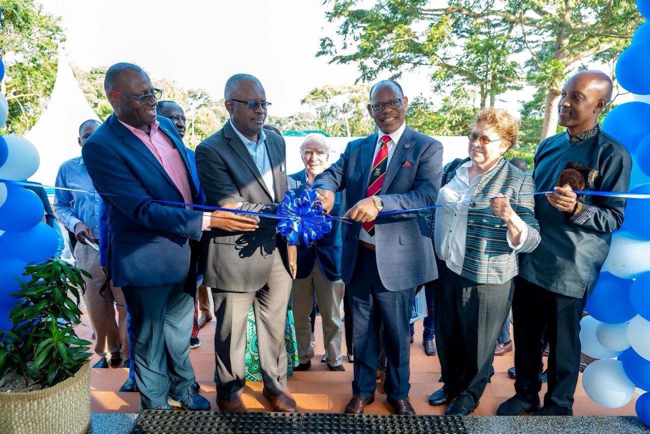 Prof. Barnabas Nawangwe (Centre) flanked by Prof. Samuel Abimerech Luboga (2nd Left), Dr. Andrew Kambugu (Left) and other officials cuts the tape to launch the Centre on 20th November 2025. Makerere University Vice Chancellor, Prof. Barnabas Nawangwe, launched the Infectious Diseases Institute (IDI) Kalangala Clinical Research Centre—the island’s first modern research facility, 21st November 2025, Uganda, East Africa. Supported by the Gates Foundation, the centre is part of a multinational HIV prevention study conducted across 31 sites in Kenya, South Africa, and Uganda.