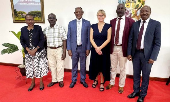 (L-R) Prof. Stella Neema, Dr Herbert Muyinda, Vice Chancellor, Prof. Barnabas Nawangwe, Prof. Lotte Meinert, Prof. Julius Kikooma, and Dr. Godfrey Siu take a photo moment at Makerere Univerity. HEALENAE (Health and Environment in Africa and Europe) project support to doctoral research examining the complex links between environmental change, climate crises and health outcomes, with a strong focus on Africa Europe comparative perspectives, 27th January 2026 Child Health and Development Centre (CHDC), College of Health Sciences (CHS), and Aarhus University meeting with the Vice Chancellor, Main Building, Kampala Uganda, East Africa.