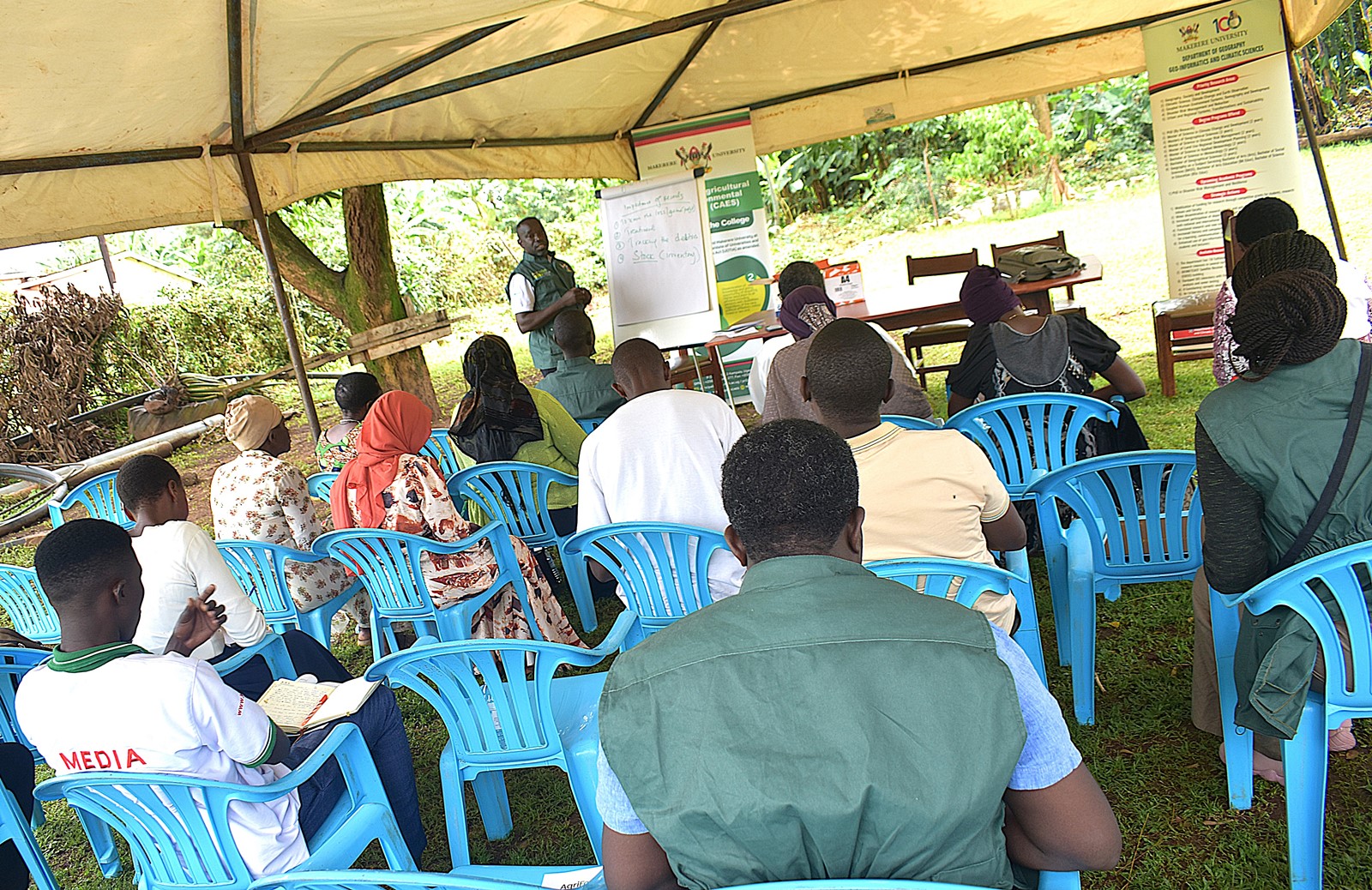 Mr Mbowa training the farmers. Phase II of the Resilient Urban Food Systems (RUFS) Project to strengthen urban food systems to withstand climate-related shocks such as floods and droughts by promoting climate-smart agricultural practices that empower farmers to sustain productive, profitable, and resilient operations, ultimately improving livelihoods and contributing to stable urban food supplies by Department of Geography, Geo-Informatics, and Climate Sciences, College of Agricultural and Environmental Sciences (CAES), Makerere University, Kampala Uganda, East Africa supported by the AgriFoSe2030 Programme. Mbale City Training 26th-27th March 2026.