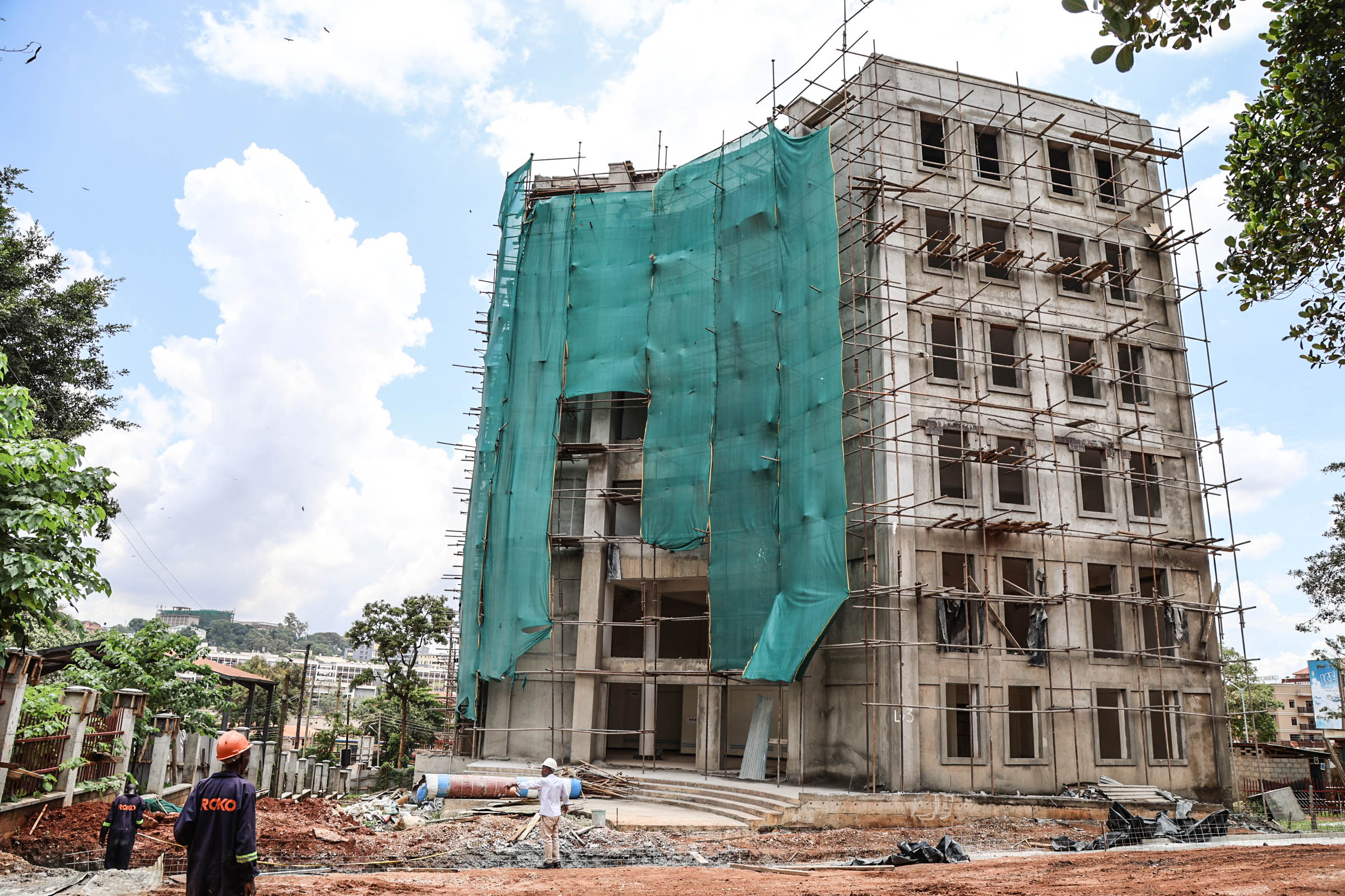 MakSPH’s new home takes shape near the Eastern Gate at Makerere University Main Campus, supported in part through the USAID ASHA grant. Makerere University School of Public Health (MakSPH) reflection on long and productive partnership with the people and Government of the United States, spanning more than 35 years. Kampala Uganda, East Africa.