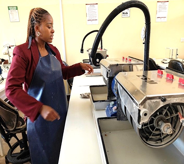 Lapidary Instructor at the Zimbabwe School of Mines demonstrating the process of polishing cut gemstones. Strengthening Uganda’s Mineral Sector through Labour-Market Aligned Curricula Reforms: A Comprehensive Review of BSc/MSc/PhD Geology Curricula and Development of Industry-Aligned Short Courses at Makerere University (Mak-SDMU) Project, Makerere University Department of Geology and Petroleum Studies, Ministry of Energy and Mineral Development (MEMD) benchmarking exercise at Copperbelt University (CBU) in Kitwe, Zambia, and the Zimbabwe School of Mines (ZSM), 19th-23rd July 2026.