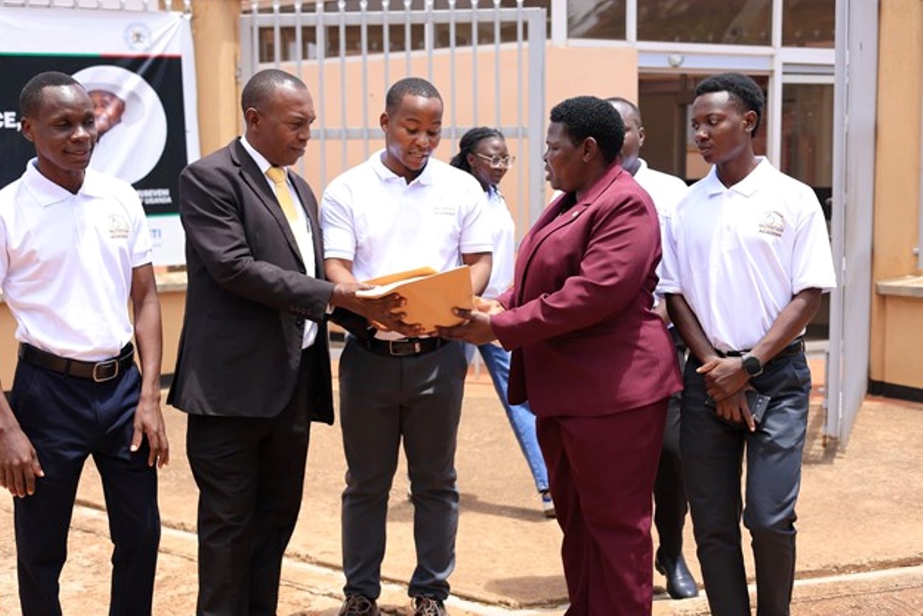 The Principal of CoVAB, Prof. Clovice Kankya (in Black suit) flanked by Edward Sebuufu of Anaweza Innovation Academy (in white), hand over gifts to Ms. Rose Namaynja after a successful visit to CoVAB, Looking on are other academy members. The Deputy Secretary General of the National Resistance Movement (NRM), Ms. Rose Namayanja visit to the College of Veterinary Medicine, Animal Resources and Biosecurity (CoVAB) to discuss azolla production, October 12, 2026, Makerere University, Kampala Uganda, East Africa.